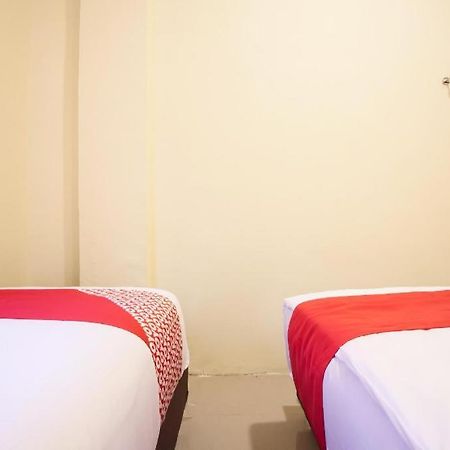 Oyo 2361 Hotel Winston Glugur Экстерьер фото
