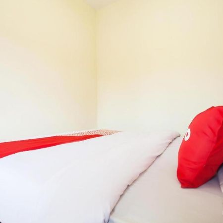Oyo 2361 Hotel Winston Glugur Экстерьер фото