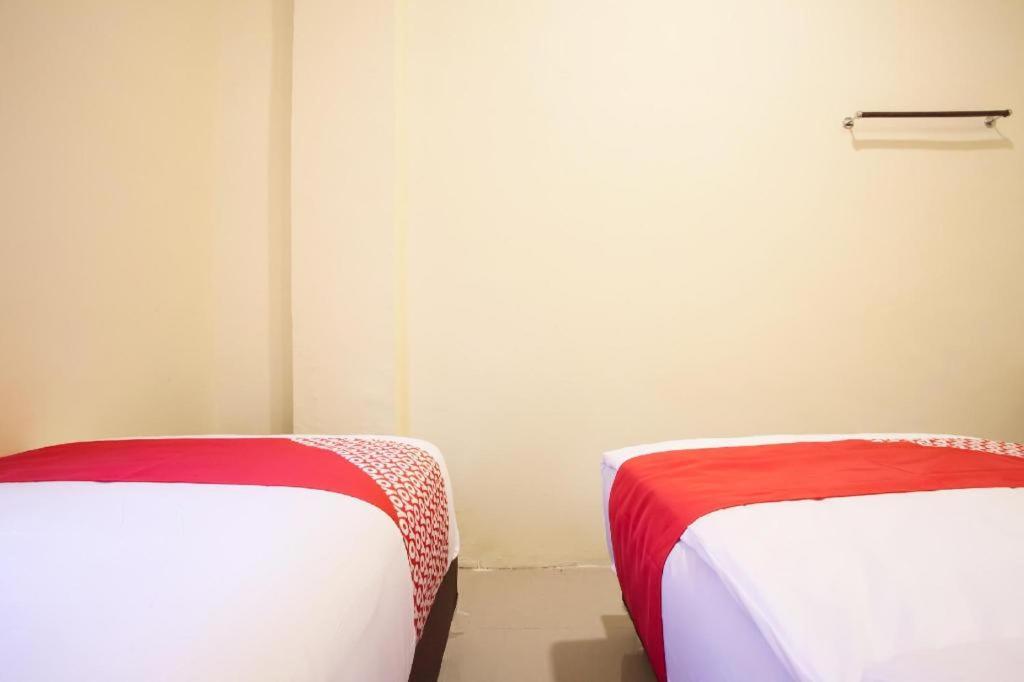 Oyo 2361 Hotel Winston Glugur Экстерьер фото