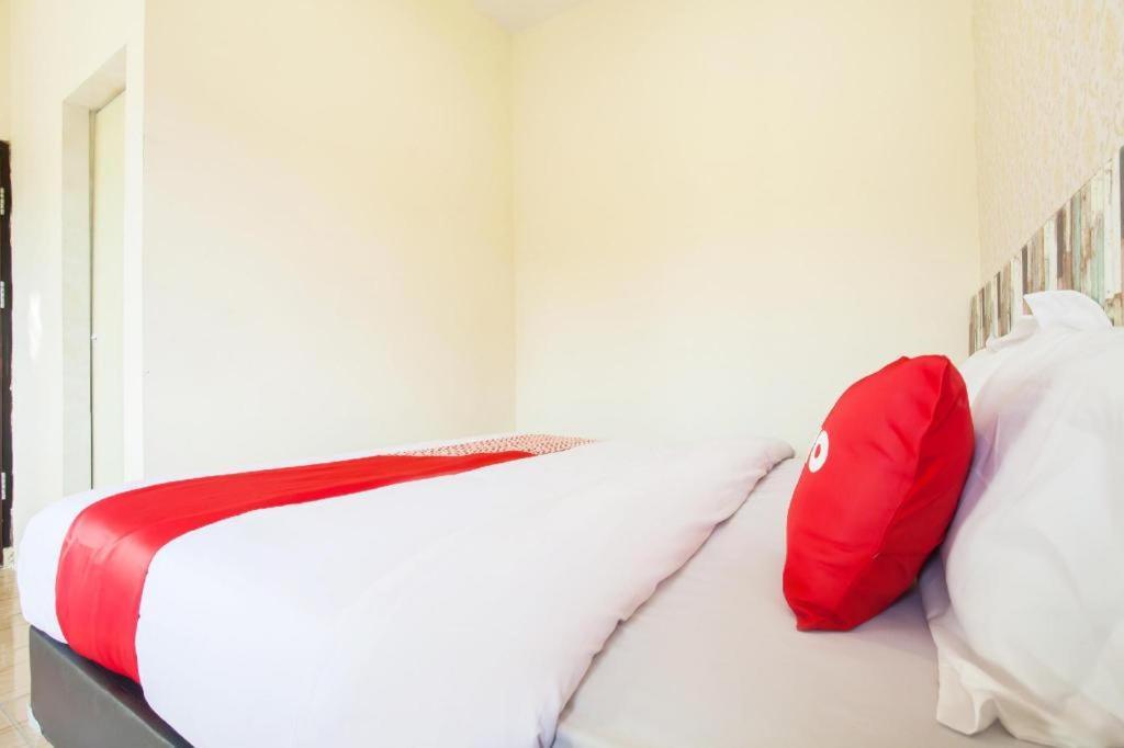Oyo 2361 Hotel Winston Glugur Экстерьер фото