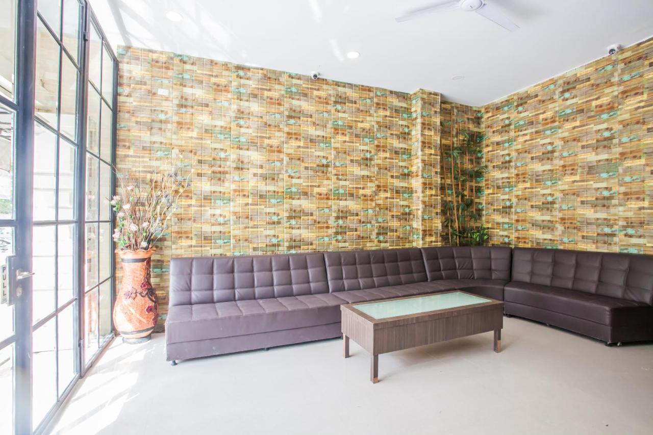 Oyo 2361 Hotel Winston Glugur Экстерьер фото