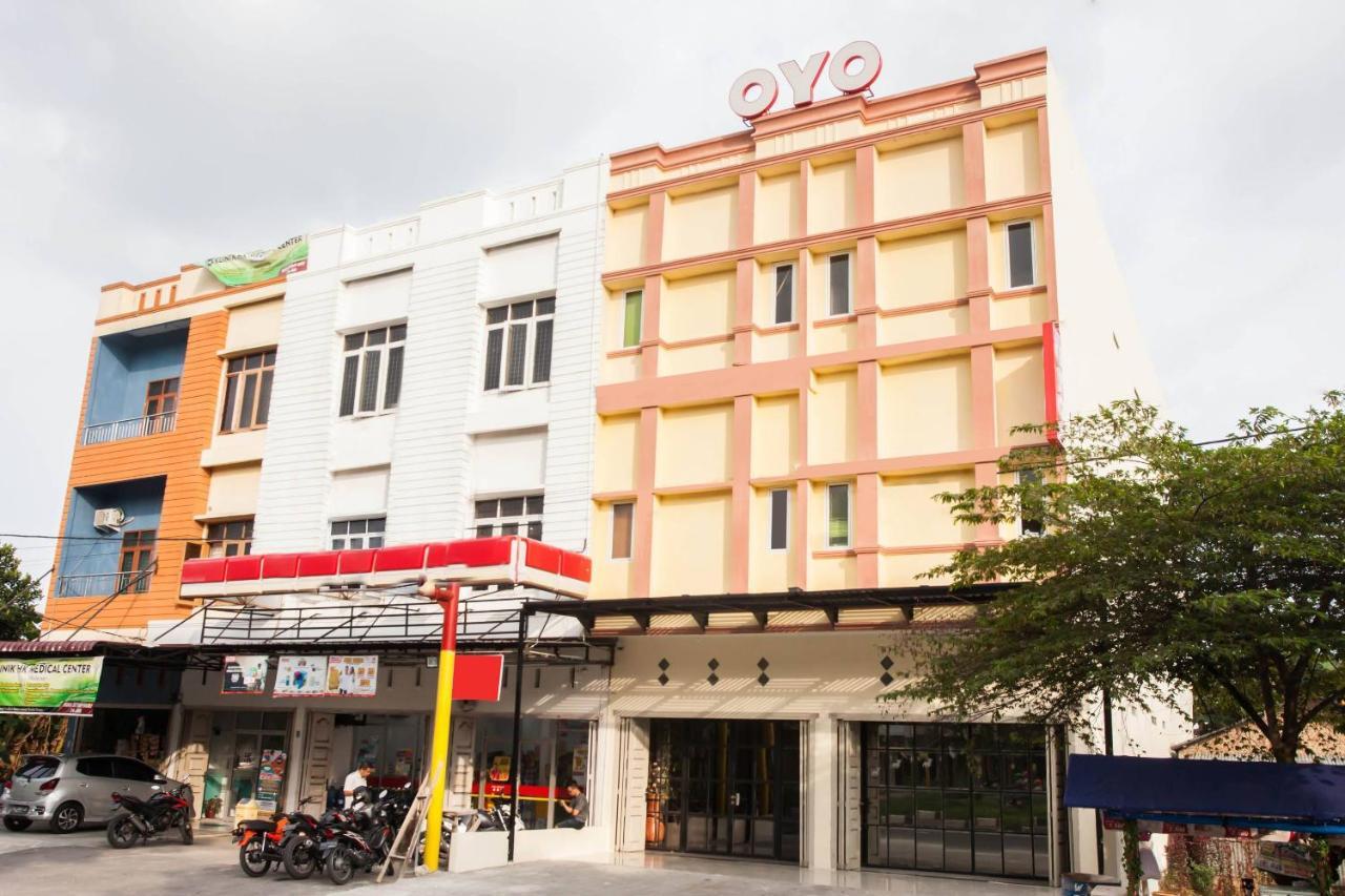 Oyo 2361 Hotel Winston Glugur Экстерьер фото