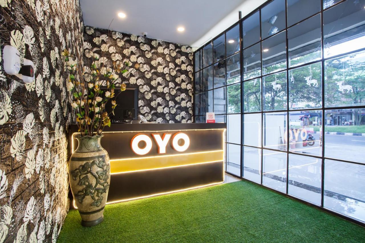 Oyo 2361 Hotel Winston Glugur Экстерьер фото
