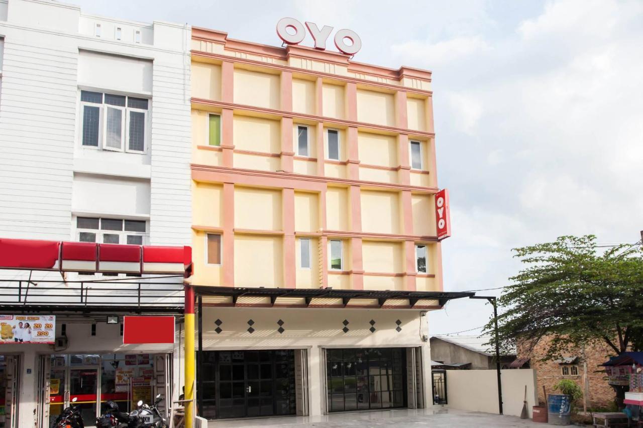 Oyo 2361 Hotel Winston Glugur Экстерьер фото