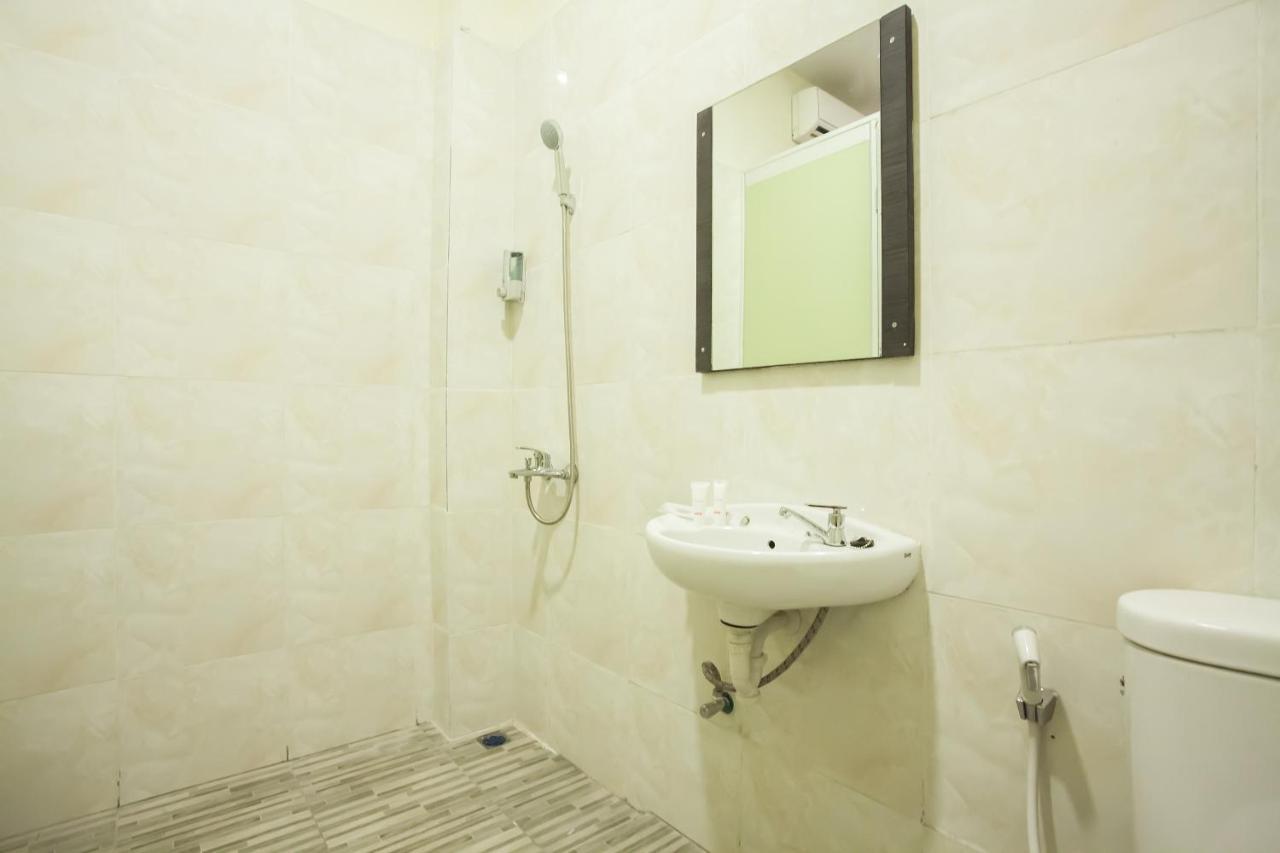 Oyo 2361 Hotel Winston Glugur Экстерьер фото