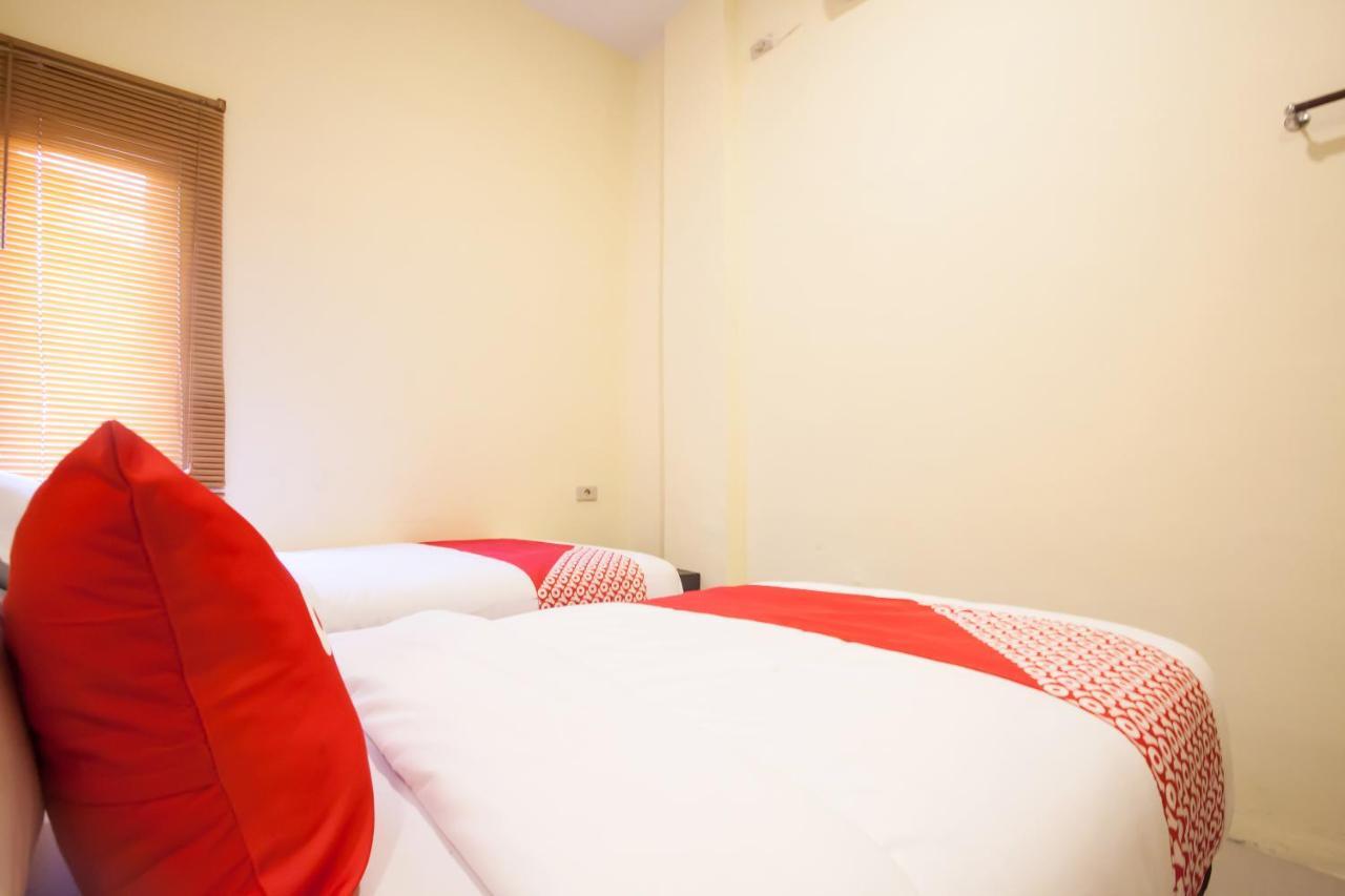 Oyo 2361 Hotel Winston Glugur Экстерьер фото