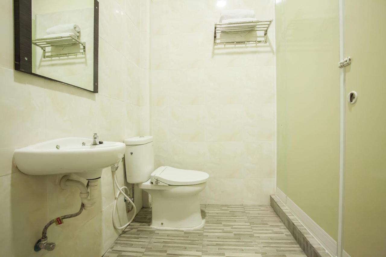 Oyo 2361 Hotel Winston Glugur Экстерьер фото