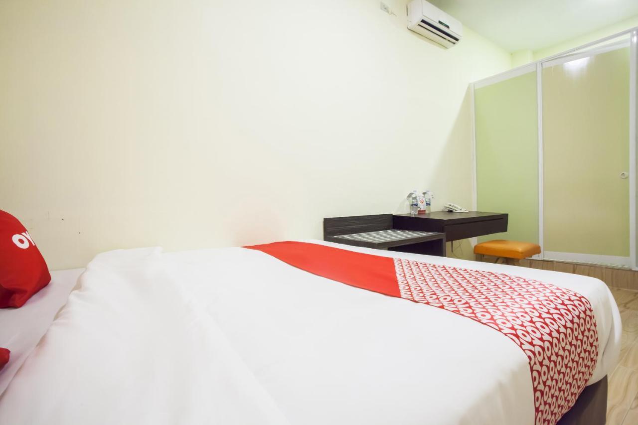 Oyo 2361 Hotel Winston Glugur Экстерьер фото