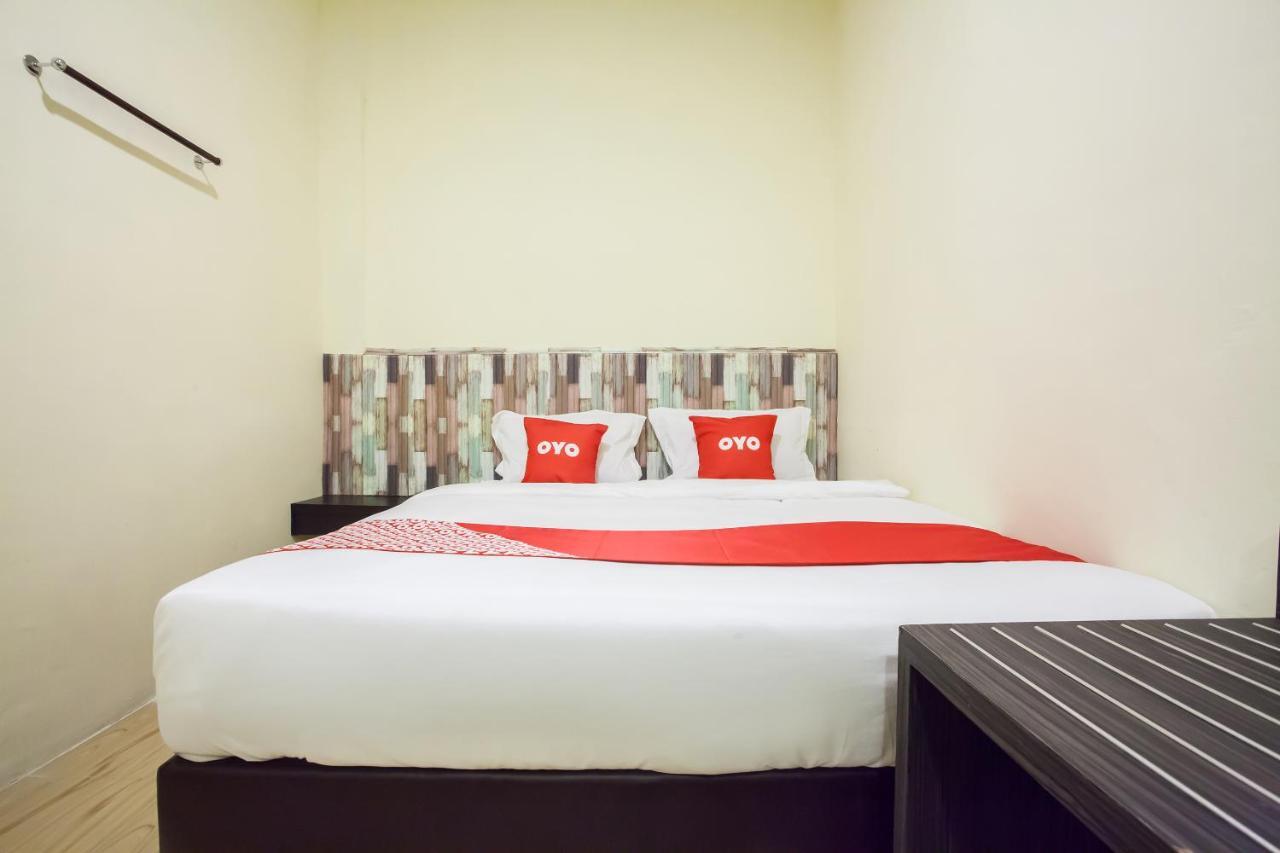 Oyo 2361 Hotel Winston Glugur Экстерьер фото