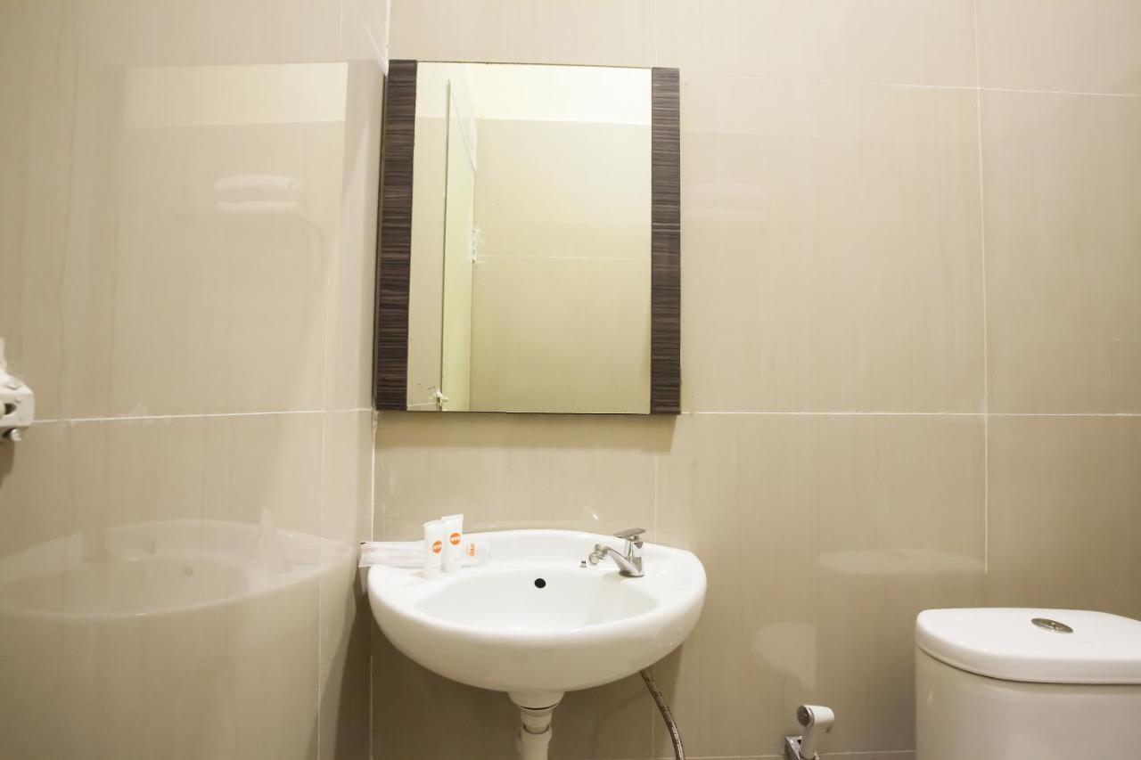 Oyo 2361 Hotel Winston Glugur Экстерьер фото